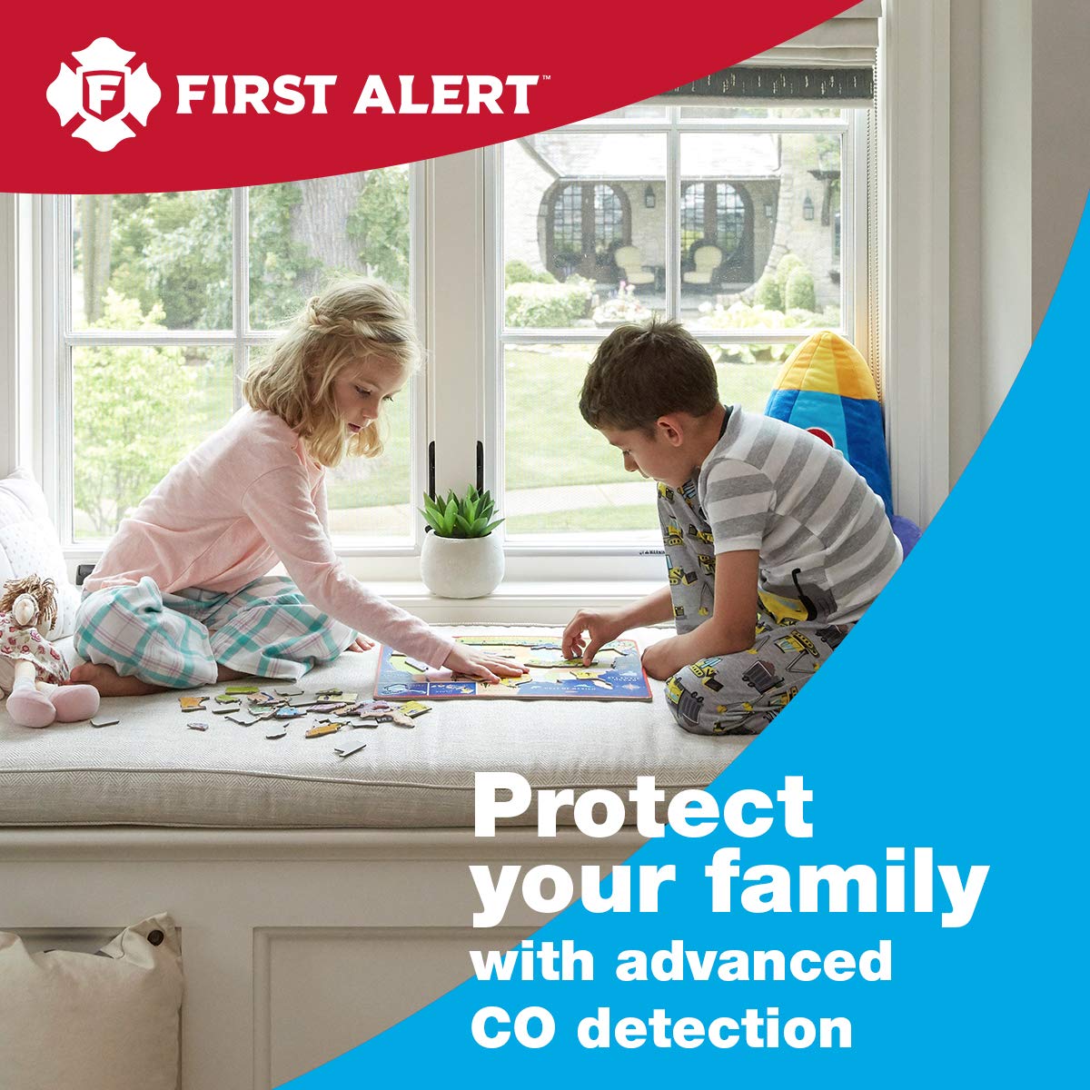 First Alert CO615 Dual-Power Plug-In Carbon Monoxide Detector with Digital Display